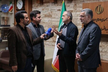 پزشکیان: برنامه ملی پزشک خانواده، زیربنای تحقق عدالت در سلامت است پزشکیان: برنامه ملی پزشک خانواده، زیربنای تحقق عدالت در سلامت است