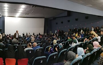 400 هزار مخاطب و 56 میلیارد تومان فروش سینما در هفتهای که گذشت 400 هزار مخاطب و 56 میلیارد تومان فروش سینما در هفتهای که گذشت