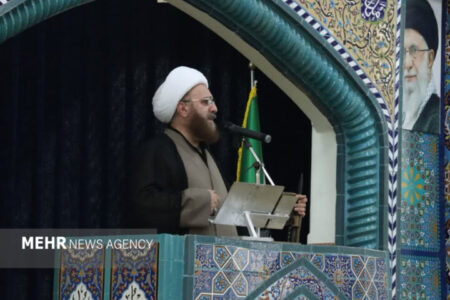 امام جمعه فومن: ایران در دفاع از منافع ملی از کسی اجازه نمیگیرد امام جمعه فومن: ایران در دفاع از منافع ملی از کسی اجازه نمیگیرد