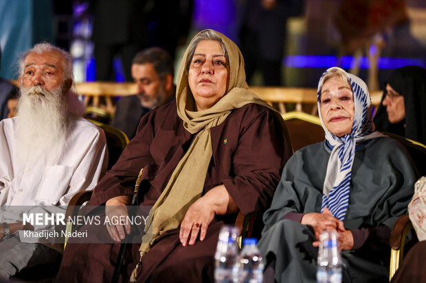 تجلیل از نام آوران اصفهان در رویداد «هفت بحر هنر» / ۱۲۴ هنرمند اصفهانی تجلیل شدند ۱۲۴ هنرمند اصفهانی تجلیل شدند؛ هشدار استاندار درباره آینده هنر اصفهان
