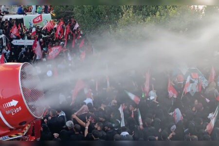 روایت آتشنشان مشهدی از عملیات میدانی در تشییع پیکر رهبر انقلاب روایت آتشنشان مشهدی از عملیات میدانی در تشییع پیکر رهبر انقلاب