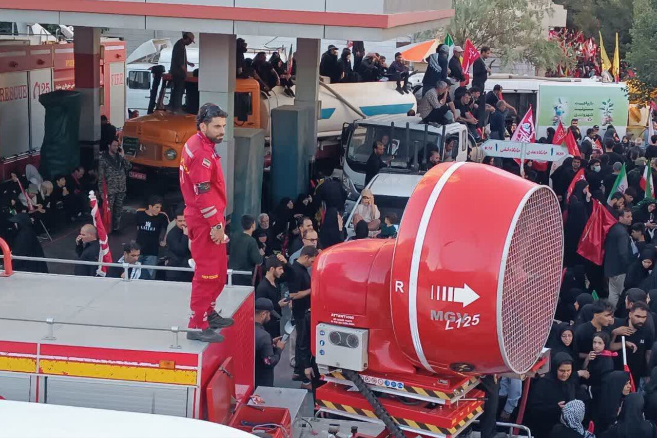روایت آتشنشان مشهدی از عملیات میدانی در تشییع پیکر رهبر انقلاب روایت آتشنشان مشهدی از عملیات میدانی در تشییع پیکر رهبر انقلاب