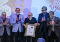 سینماگران برای علیرضا داودنژاد سنگ تمام گذاشتند؛ از «مجنون سینما» تا «عاشق سینما» سینماگران برای علیرضا داودنژاد سنگ تمام گذاشتند؛ از «مجنون سینما» تا «عاشق سینما»