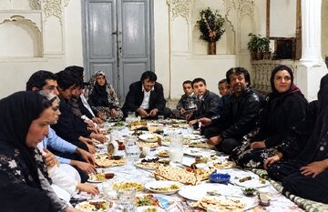 وقتی سفره آینه جامعه میشود؛ روایت غذا در سینمای ایران و جهان / از «مهمان مامان» و «مادر» تا «خرس» و راتاتویی وقتی سفره آینه جامعه میشود؛ روایت غذا در سینمای ایران و جهان / از «مهمان مامان» و «مادر» تا «خرس» و راتاتویی