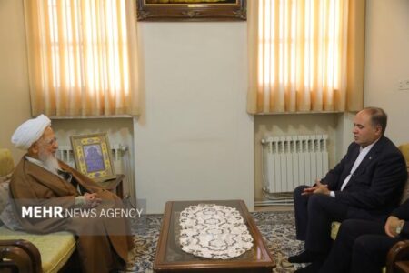 آیتالله جوادی آملی: حفظ کشور با همراهی مردم محقق میشود آیتالله جوادی آملی: حفظ کشور با همراهی مردم محقق میشود